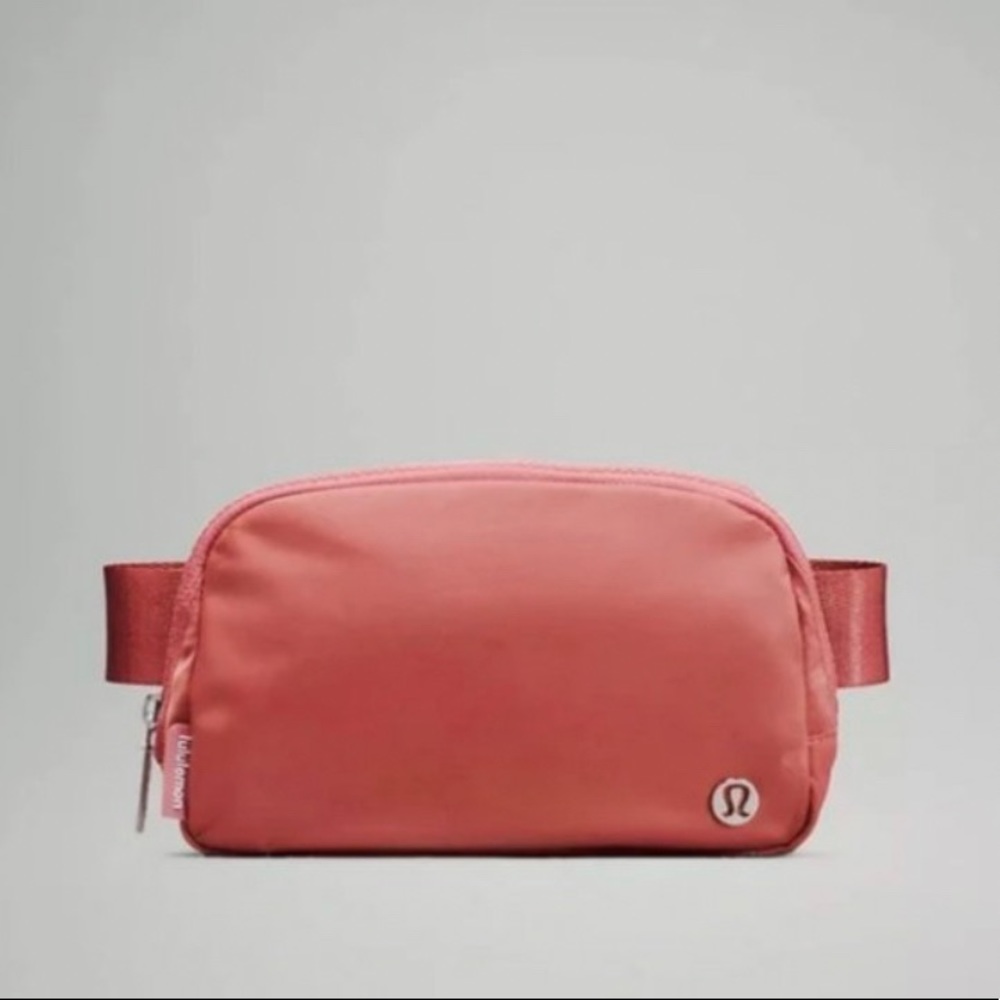 NWT Lululemon Everywhere Belt Bag Brier Rose
